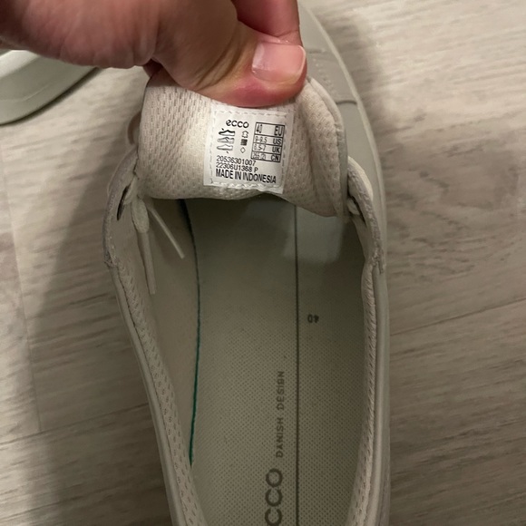 Like New Ecco Sneakers - Picture 3 of 4